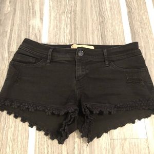 Black Hollister low rise short-short